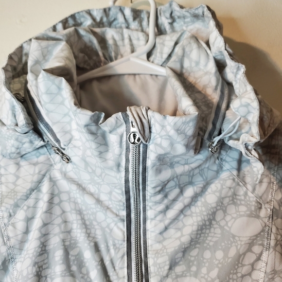Womens Lululemon Run Hustle Jacket Size 6 White Reflective Glacier Lace - Picture 6 of 16